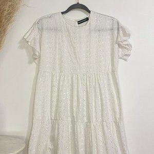 SIZE 4 WHITE LINEN  KEYHOLE PRETTYLITTLETHING SMOCK DRESS